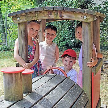 Kinder spielen in der AWO-Kita "Wurzelkinder" Kinder spielen in der AWO-Kita "Wurzelkinder"
