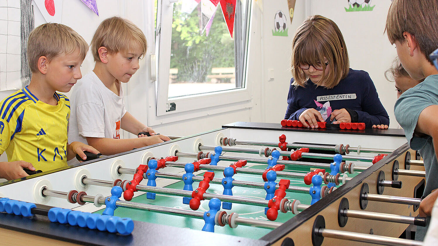AWO_Ludwigsburg_Schulkindbetreuung_Blaettle_01_2026_3.jpg Tischkicker-Turniere gehören zur Schulkindbetreuung der AWO Ludwigsburg dazu