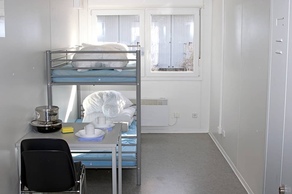 AWO_Ludwigsburg_Roemerhuegel_Blick_in_einen_Container.jpg Blick in einen leeren Wohncontainer, in dem bei großem Bedarf zwei Geflüchtete untergebracht werden können. In den vergangenen Monaten sind aber immer weniger Asylbewerber*innen nach Deutschland gekommen.