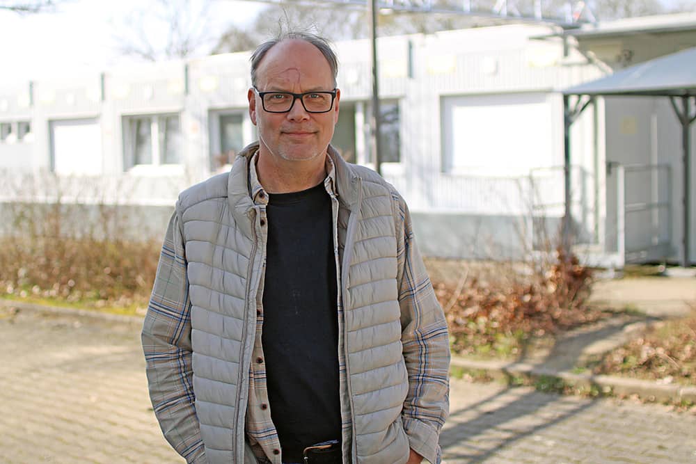 Olaf Thumann arbeitet seit 2017 in der Flüchtlingsarbeit der AWO Ludwigsburg und hat sein Büro in der Unterkunft am Römerhügel