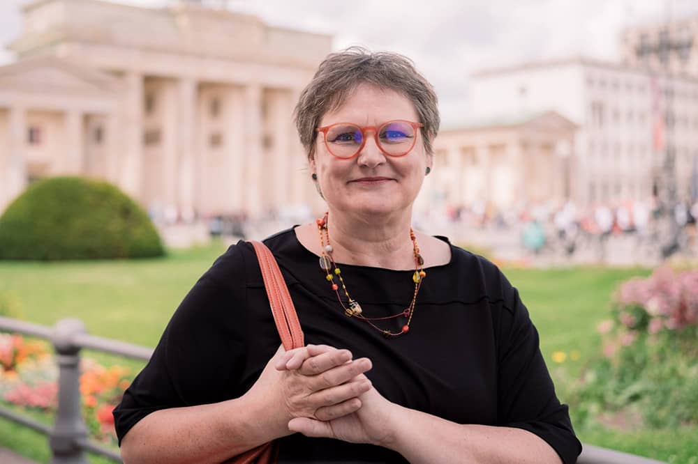 Leni Breymaier ist ehemalige Bundestagsabgeordnete (2017-2025), Gründungsmitglied von „SISTERS - für den Ausstieg aus der Prostitution e. V.“ und AWO-Mitglied