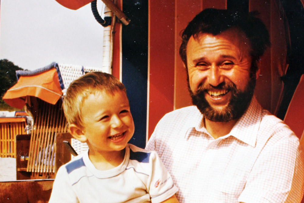 Juergen_Baumgartner_mit_Sohn_Beren.jpg Jürgen Baumgartner mit seinem Sohn Beren im
gemeinsamen Familienurlaub